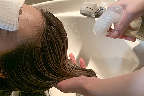 水分を抱え込むための「脂質」を塗布