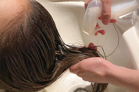 純度の高いトリートメントを専門知識に基づき塗布