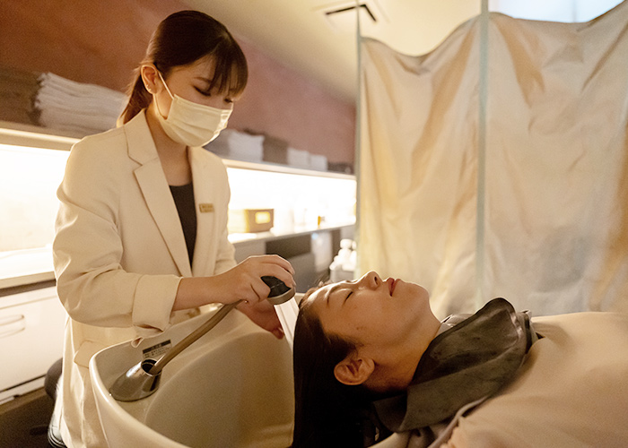 高濃度炭酸泉を使用し髪と頭皮の洗浄