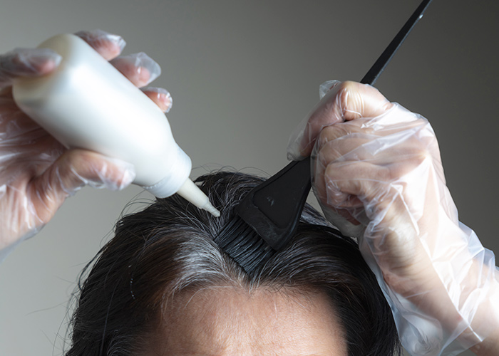 白髪染め薬剤による髪へのダメージが気になる