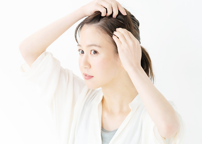 年齢とともにトップ、分け目、顔周りの毛が薄くなってきた